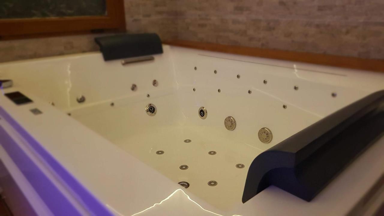 Villa Camilla - Tiny - Exclusive Pool Lucca Kültér fotó